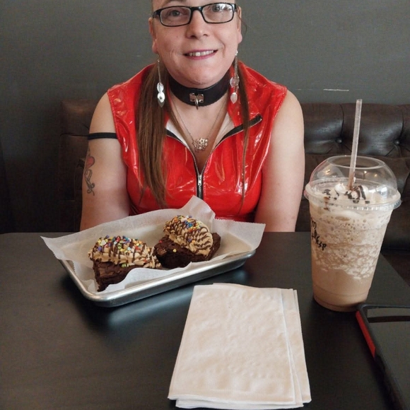 Meet your Posher, Flo - Picture 5 of 11